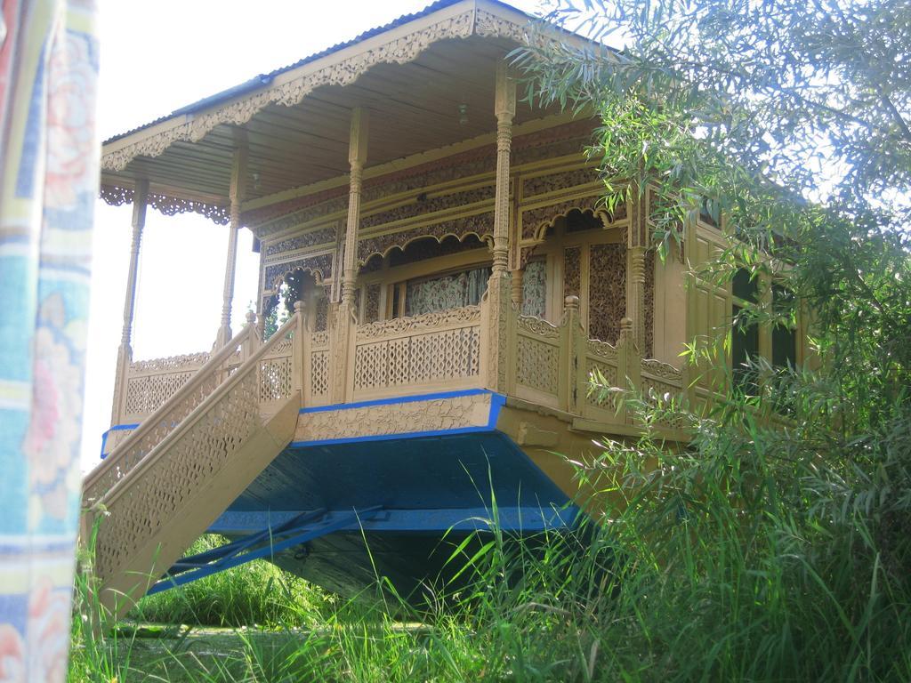 Akbar Group Of Heritage Houseboats Nagin Bagh Buitenkant foto