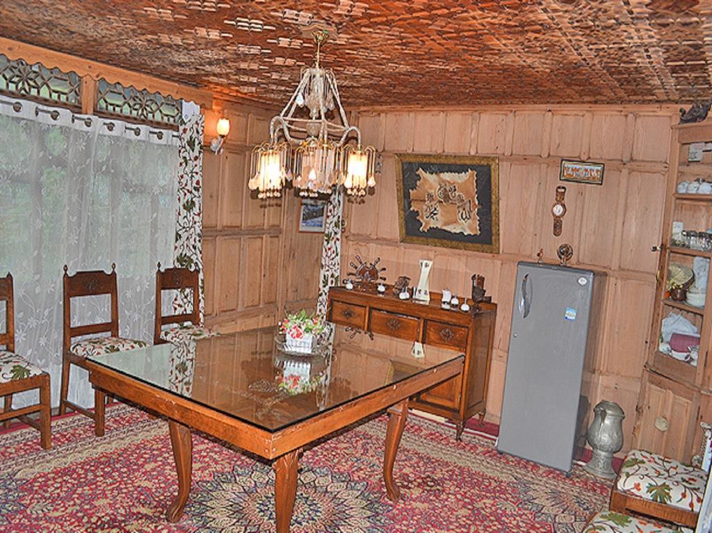 Akbar Group Of Heritage Houseboats Nagin Bagh Buitenkant foto