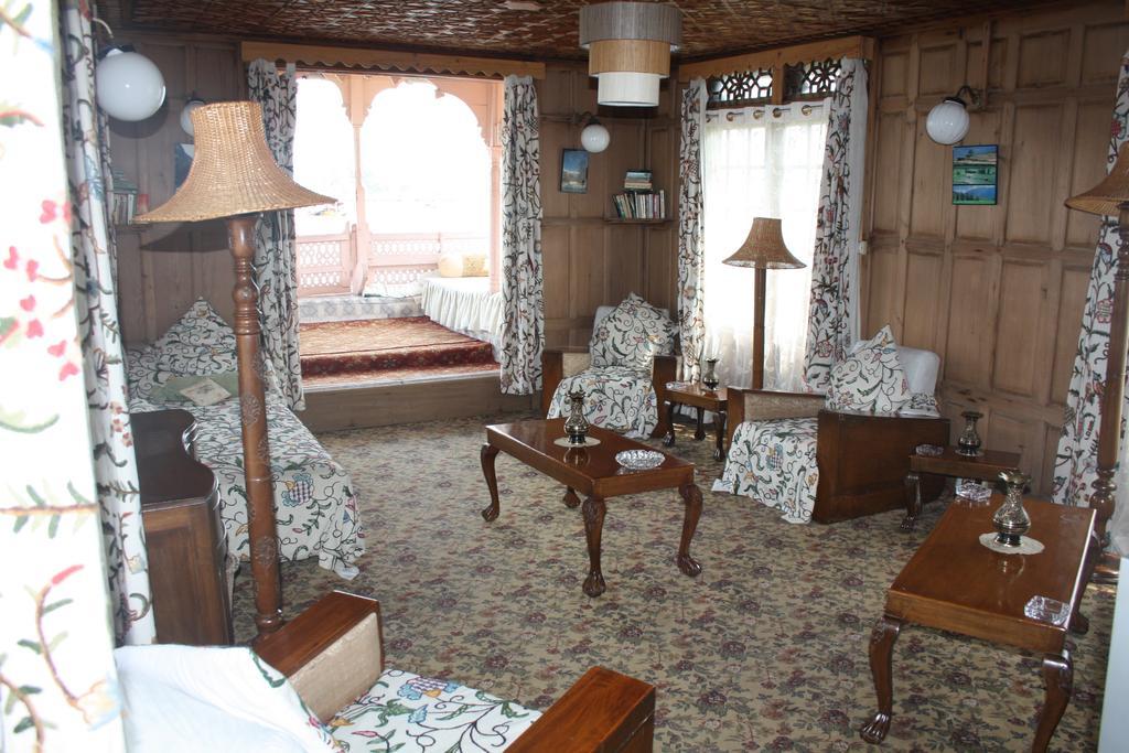 Akbar Group Of Heritage Houseboats Nagin Bagh Buitenkant foto