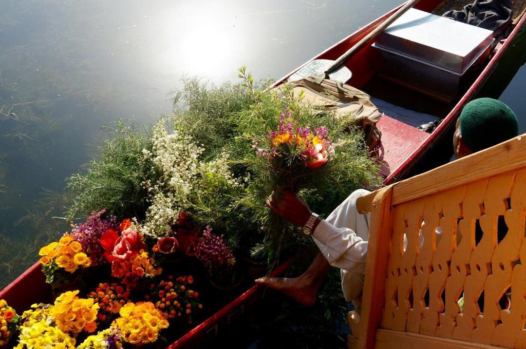 Akbar Group Of Heritage Houseboats Nagin Bagh Buitenkant foto