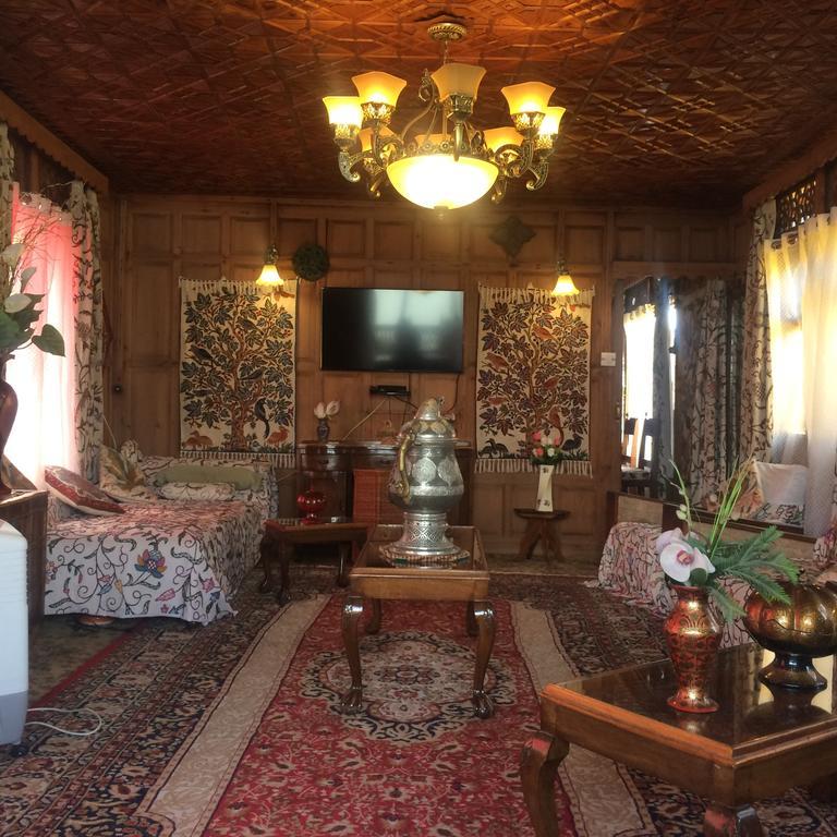 Akbar Group Of Heritage Houseboats Nagin Bagh Buitenkant foto