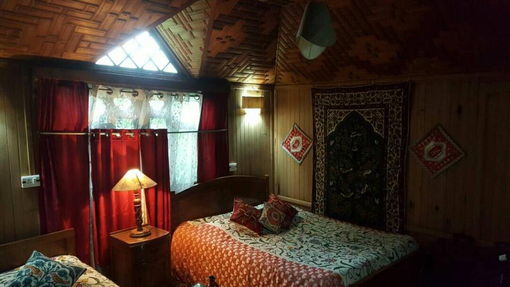 Akbar Group Of Heritage Houseboats Nagin Bagh Buitenkant foto