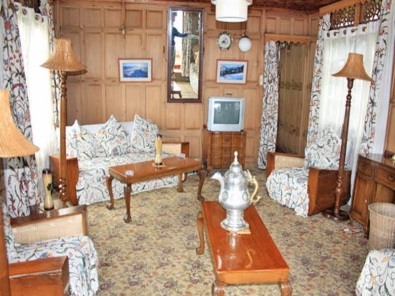 Akbar Group Of Heritage Houseboats Nagin Bagh Buitenkant foto