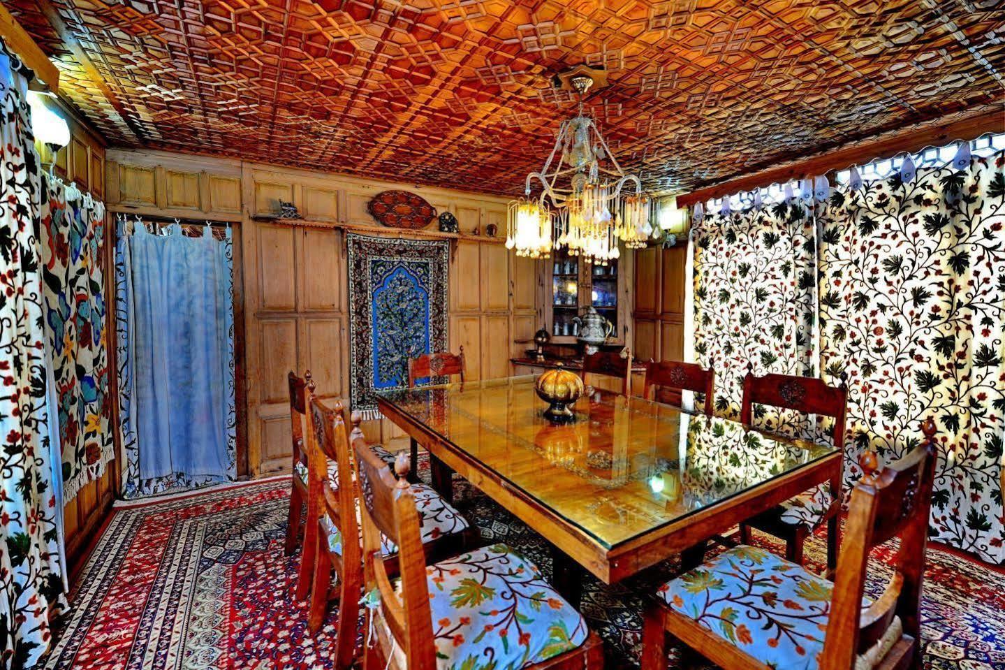 Akbar Group Of Heritage Houseboats Nagin Bagh Buitenkant foto