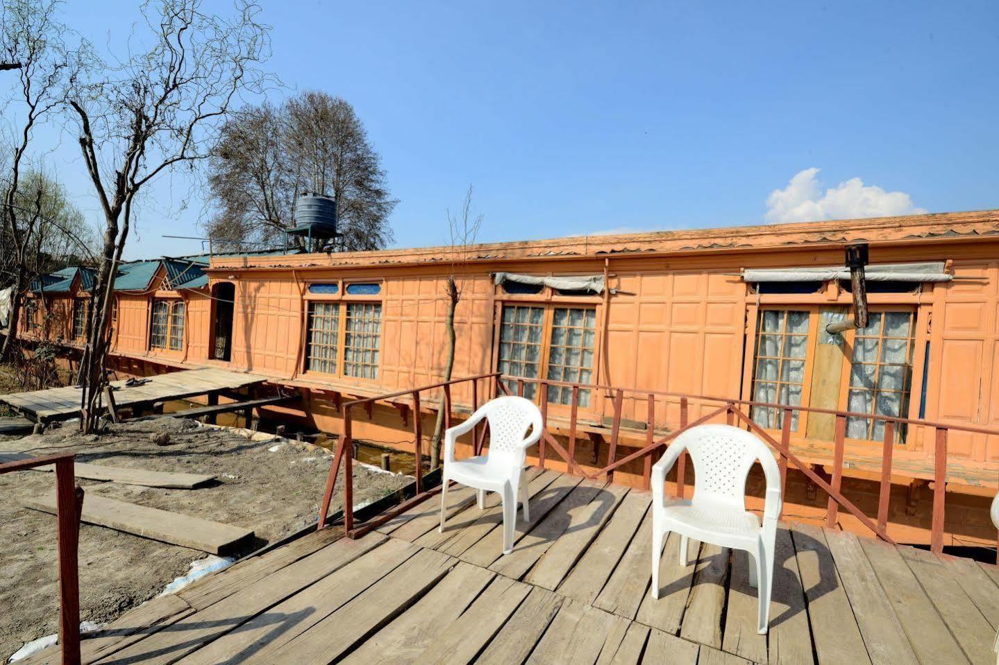 Akbar Group Of Heritage Houseboats Nagin Bagh Buitenkant foto