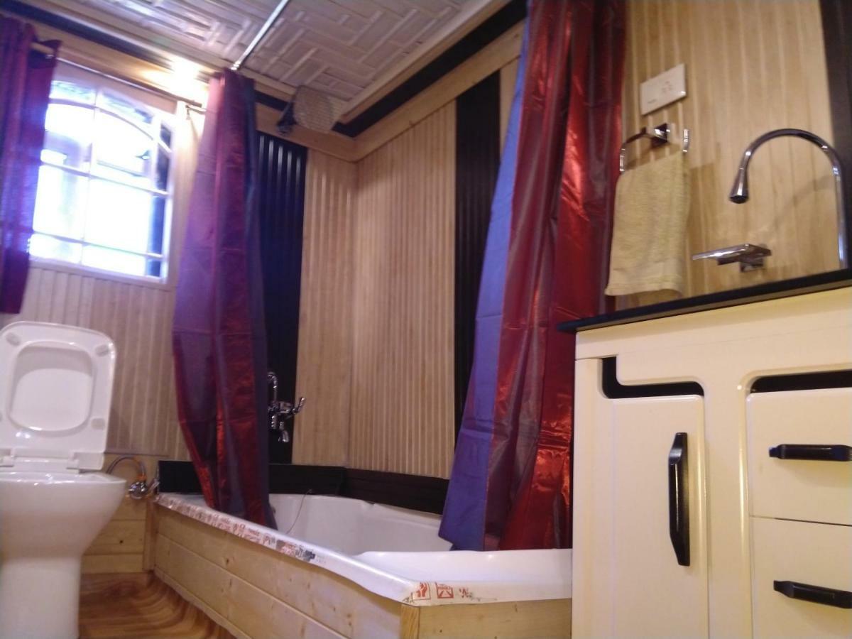 Akbar Group Of Heritage Houseboats Nagin Bagh Buitenkant foto