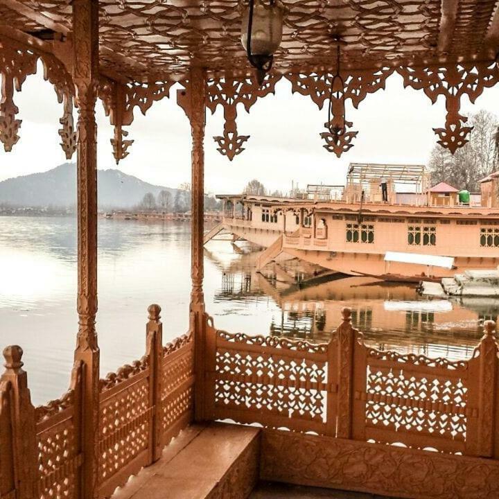 Akbar Group Of Heritage Houseboats Nagin Bagh Buitenkant foto