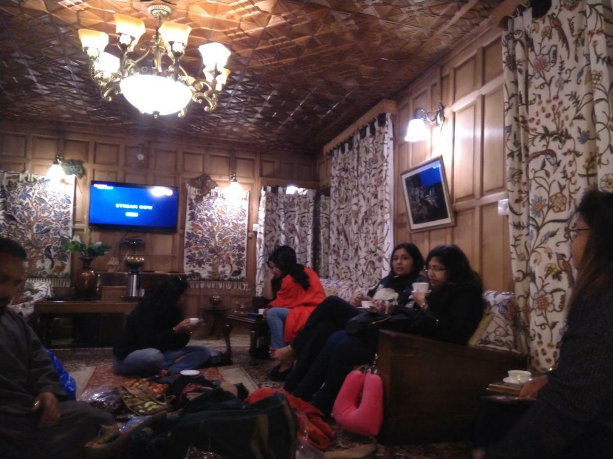 Akbar Group Of Heritage Houseboats Nagin Bagh Buitenkant foto